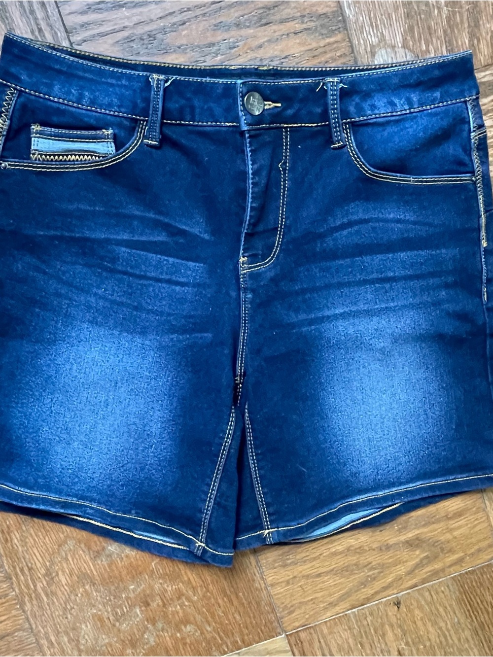 New THORN size 12 Navy blue denim mid-rise shorts ~ embroidered pockets - Picture 2 of 7